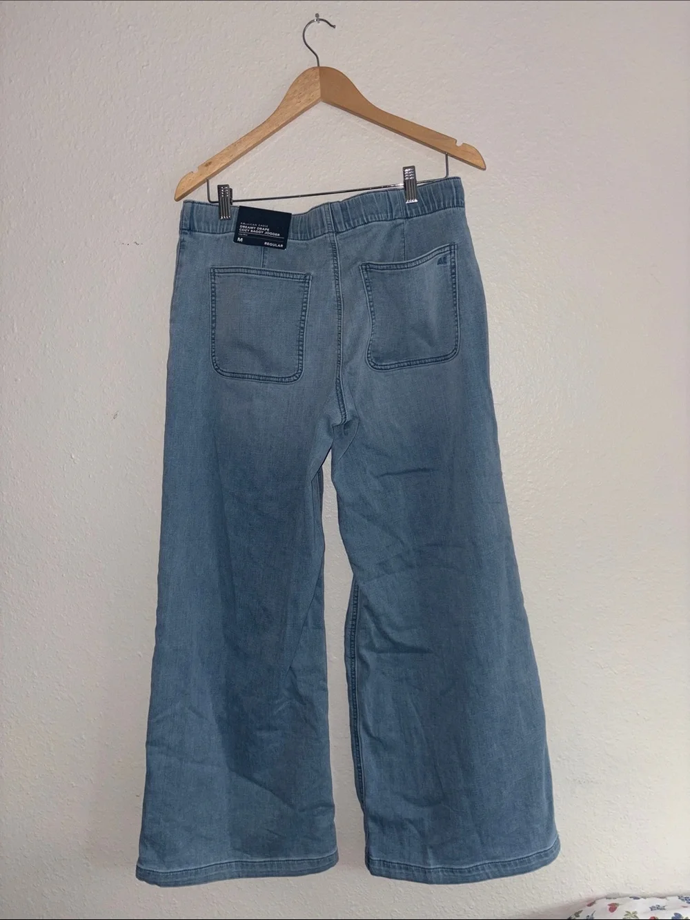 American Eagle Outfitters Light Blue Relaxed Low-Rise Jeans